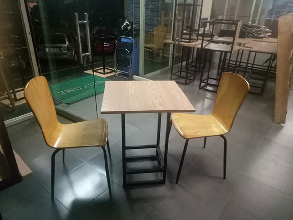 Thanh lý bàn ghế cho quán cafe tại Cần Thơ từ chất liệu gỗ vững chắc, bền bỉ