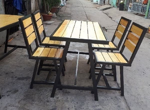 Thanh lý bàn ghế gỗ chân sắt tại Cần Thơ đảm bảo chất lượng